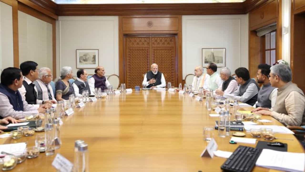 Narendra Modi: പശ്ചിമേഷ്യന് യുദ്ധത്തില് നിന്ന് ഇന്ത്യക്കാരെ സംരക്ഷിക്കണം; യോഗം വിളിച്ച് പ്രധാനമന്ത്രി Narendra Modi: പശ്ചിമേഷ്യന് യുദ്ധത്തില് നിന്ന് ഇന്ത്യക്കാരെ സംരക്ഷിക്കണം; യോഗം വിളിച്ച് പ്രധാനമന്ത്രി
