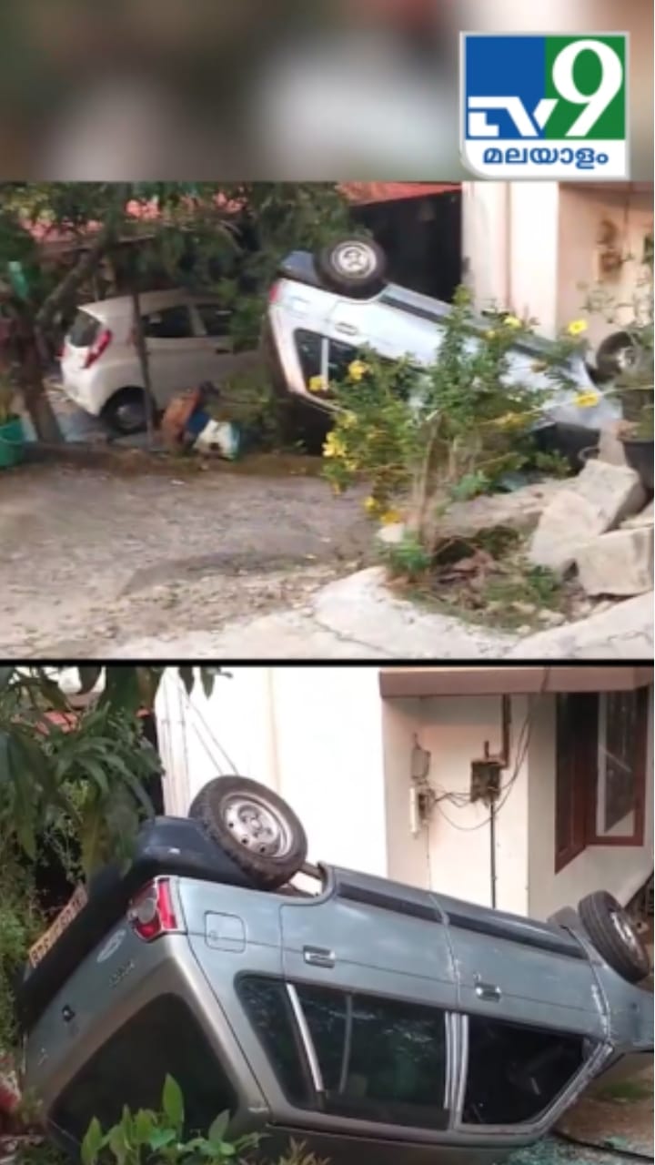 വീടിന് മുകളിലേക്ക് മറിഞ്ഞ കാറിനുള്ളിൽ കഞ്ചാവ്