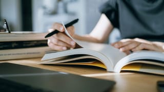 Delhi University Recruitment: ഉയർന്ന ശമ്പളത്തിൽ അധ്യാപക ജോലി; ഡൽഹി യൂണിവേഴ്സിറ്റിയിൽ അവസരം, അവസാന തീയതി