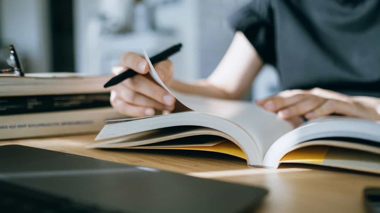 Career Guidance: പത്താം ക്ലാസ് കഴിഞ്ഞ് ഉടനെ ഐടിഐക്കും പോളിക്കും ചേരണോ? ഗുണങ്ങളും ദോഷങ്ങളും Career Guidance: പത്താം ക്ലാസ് കഴിഞ്ഞ് ഉടനെ ഐടിഐക്കും പോളിക്കും ചേരണോ? ഗുണങ്ങളും ദോഷങ്ങളും