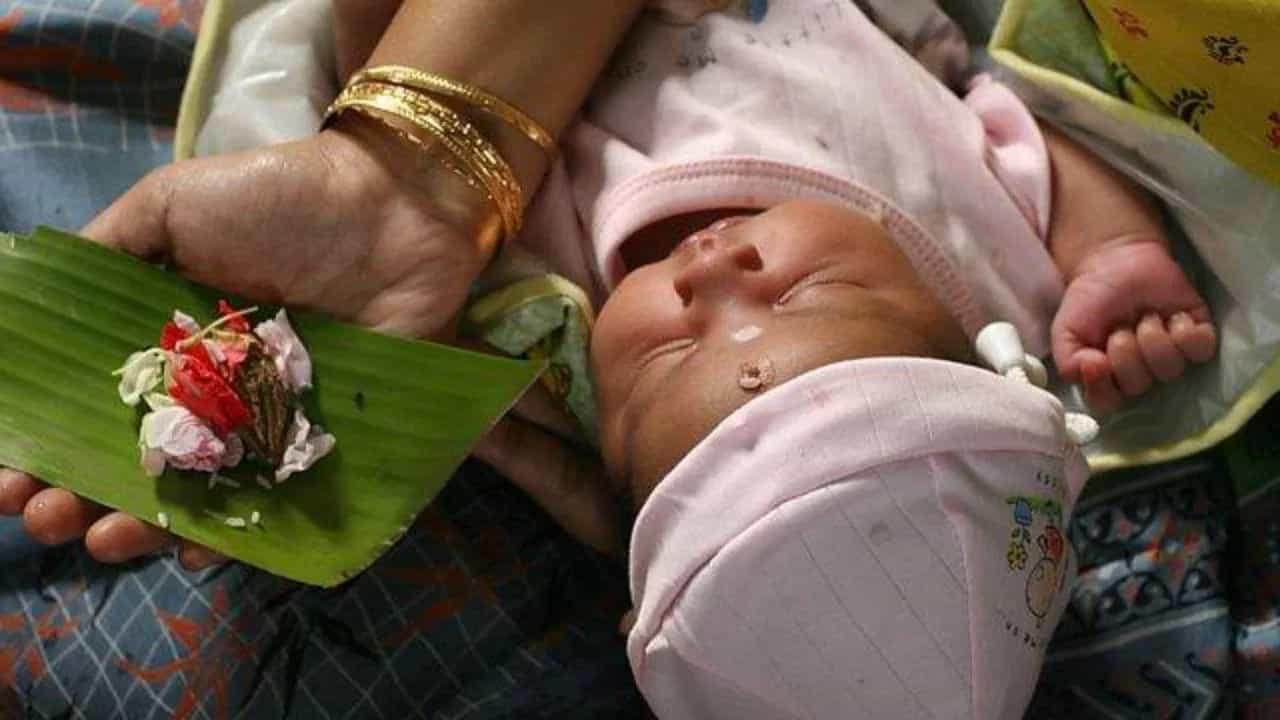 Hindu Rituals: കുട്ടികളുടെ നാവിൽ ഓംകാരം എഴുതുന്നതുകൊണ്ട് ലഭിക്കുന്ന ഗുണങ്ങൾ