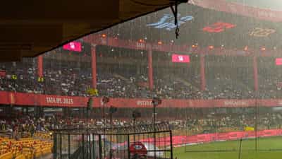 IPL 2026 Weather: മഴ ചതിച്ചാല് മത്സരം പാളും; RCB vs SRH മാച്ചില് കാലാവസ്ഥ വില്ലനാകുമോ? IPL 2026 Weather: മഴ ചതിച്ചാല് മത്സരം പാളും; RCB vs SRH മാച്ചില് കാലാവസ്ഥ വില്ലനാകുമോ?
