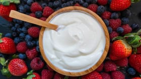 തൈര് തേച്ചാൽ മുടി തഴച്ചു വളരുമോ? കേട്ടറിവുകളിലെ സത്യമെന്ത്