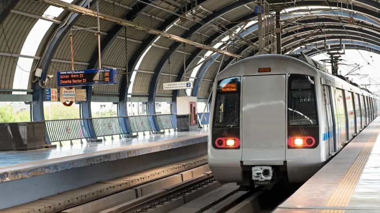 Delhi Metro: യാത്രക്കാര്‍ക്ക് മുന്നറിയിപ്പ്! ഡല്‍ഹി മെട്രോയുടെ സമയം മാറി