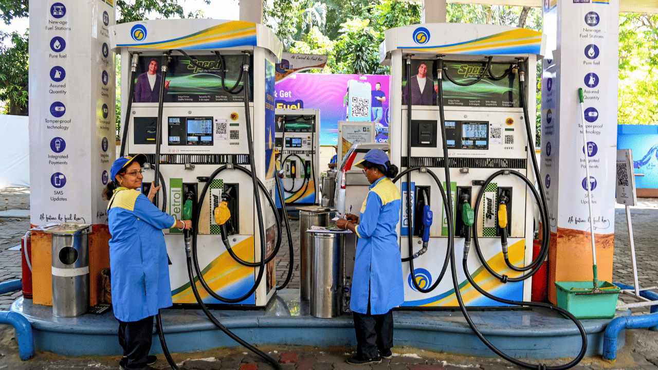 Diesel Price Hike: പെട്രോളിന് പിന്നാലെ ഡീസൽ വിലയിലും വൻ വർദ്ധനവ്, ലിറ്ററിന് 100 രൂപ കടന്നു Diesel Price Hike: പെട്രോളിന് പിന്നാലെ ഡീസൽ വിലയിലും വൻ വർദ്ധനവ്, ലിറ്ററിന് 100 രൂപ കടന്നു