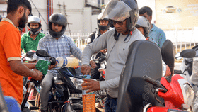 Petrol Price: വില കുതിക്കുന്നു, പെട്രോൾ ഉപയോഗം കുറയ്ക്കാൻ ചില തന്ത്രങ്ങൾ ഇതാ...