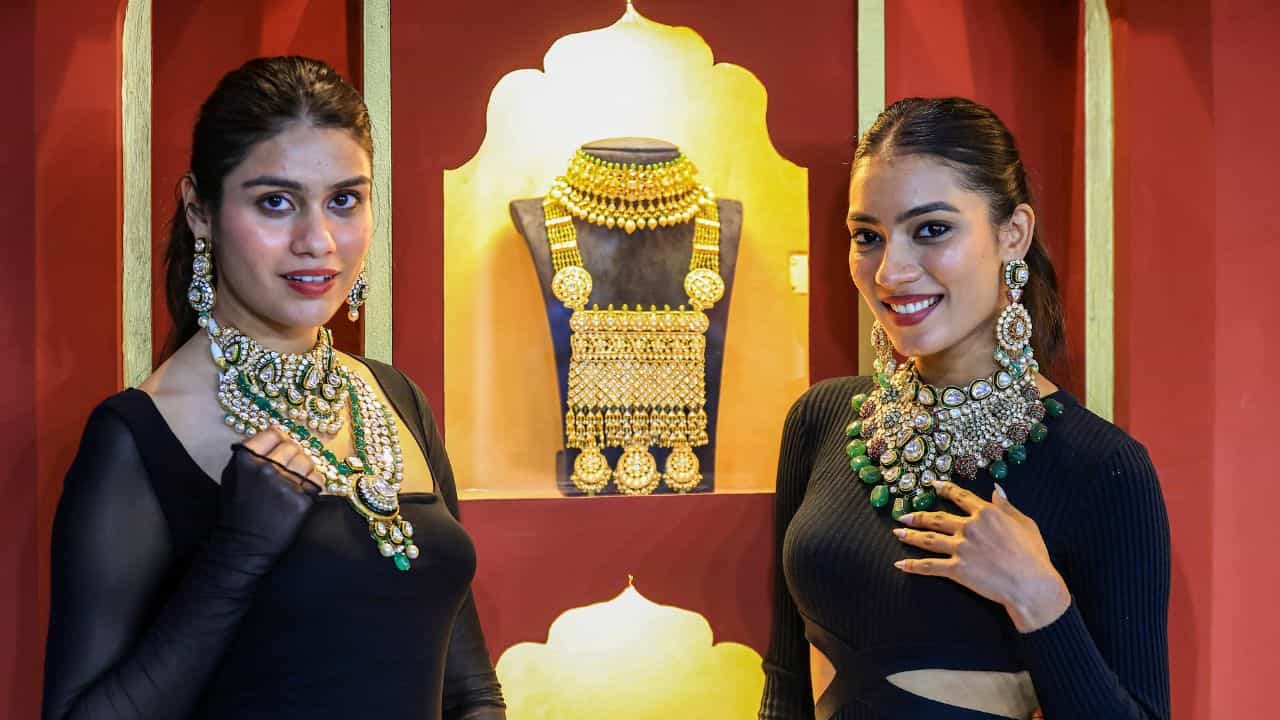 Gold Rate: സ്വര്‍ണവില ഉടന്‍ 11,000 ഡോളര്‍ കടക്കും; കേരളത്തില്‍ ഒരു പവന് ഇത്രയും നല്‍കേണ്ടി വരും