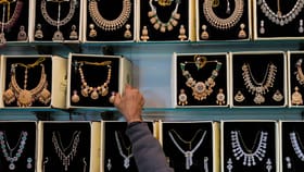 അവസരം പാഴാക്കരുത്; സ്വര്‍ണം രണ്ട് ദിവസംകൊണ്ട് 1 ലക്ഷത്തിന്...