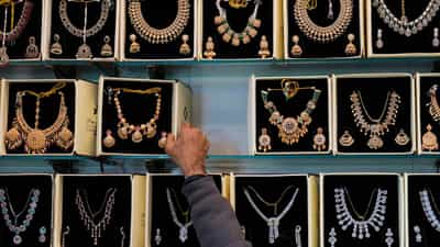 Gold Rate: അവസരം പാഴാക്കരുത്; സ്വര്‍ണം രണ്ട് ദിവസംകൊണ്ട് 1 ലക്ഷത്തിന് താഴെയെത്തും