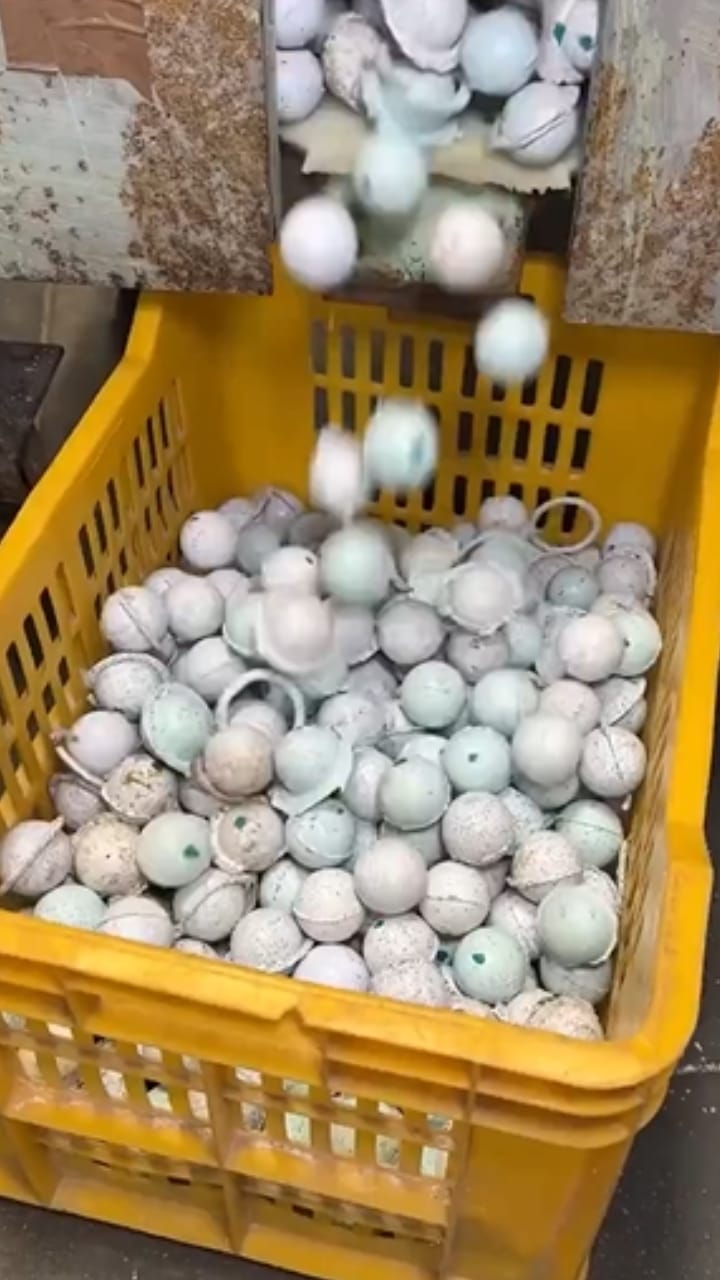 ഗോൾഫ് ബോളുകൾ നിർമ്മിക്കുന്നത് ഇങ്ങനെയാണ്