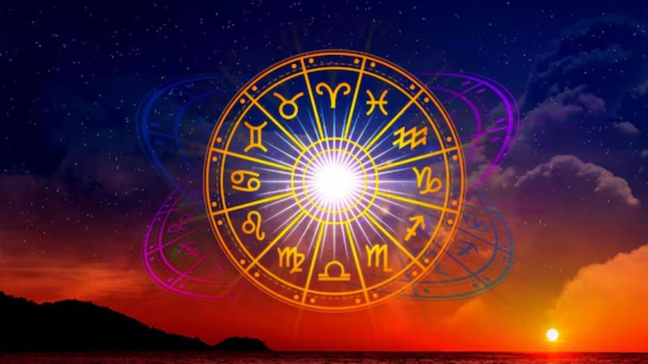 അതേ ദിവസം, പുലർച്ചെ 4:48 ന് ചന്ദ്രൻ ശ്രാവണ നക്ഷത്രത്തിൽ എത്തും. ഇതിനുശേഷം ഒരാളുടെ ജീവിതത്തിൽ സർവ്വ സൗഭാഗ്യങ്ങൾക്കും കാരണമാകുമെന്ന് വിശ്വസിക്കപ്പെടുന്ന ശുക്രൻ രാവിലെ 10: 43ന് രേവതി നക്ഷത്രത്തിൽ പ്രവേശിക്കും.
ജ്യോതിഷപ്രകാരം ഈ ഗ്രഹങ്ങളുടെ സംയോജനം പ്രധാനമായും മൂന്ന് രാശിക്കാരുടെ ജീവിതത്തിൽ വലിയ സൗഭാഗ്യങ്ങൾക്കും നേട്ടങ്ങൾക്കും കാരണമാകും.(PHOTO: TV9 NETWORK)