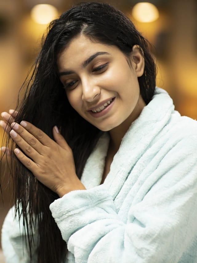 കുളിക്കുന്നതിന് എത്ര നേരം മുമ്പ് മുടിയില്‍ എണ്ണ തേയ്ക്കണം?