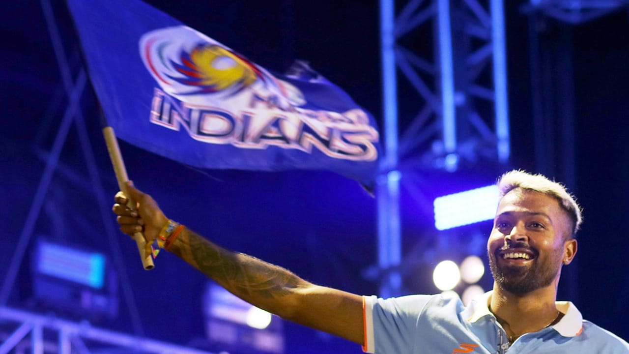 എന്നാല്‍ പാണ്ഡ്യയുടെ ക്യാപ്റ്റന്‍സി യോഗ്യതകളെയും അശ്വിന്‍ അംഗീകരിച്ചു. ഗുജറാത്ത് ടൈറ്റൻസിന്റെ ക്യാപ്റ്റനായിരുന്ന ഹാർദിക് പാണ്ഡ്യ ആദ്യ സീസണിൽ കിരീടം നേടി. രണ്ടാം സീസണിൽ ടീം റണ്ണർഅപ്പായി. അദ്ദേഹം മുംബൈയിലെത്തിയപ്പോൾ നേട്ടം ആവര്‍ത്തിക്കുമെന്നായിരുന്നു പ്രതീക്ഷ.