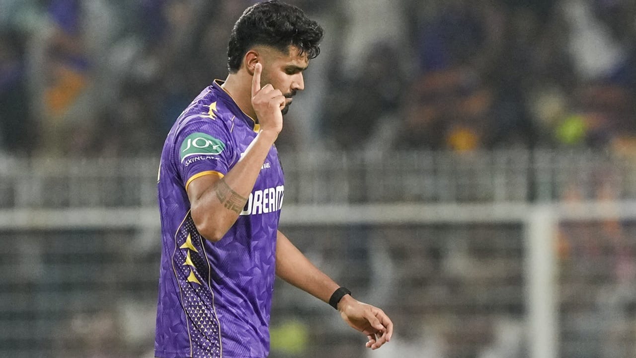 റാണ മാത്രമല്ല കെകെആറിനെ ആശങ്കയിലാഴ്ത്തുന്നത്. പരിക്കേറ്റ ശ്രീലങ്കന്‍ പേസര്‍ മതീഷ പതിരണ കളിക്കുമോയെന്ന കാര്യത്തിലും വ്യക്തതയില്ല. ടൂര്‍ണമെന്റില്‍ നിന്ന് ഒഴിവാക്കിയ ബംഗ്ലാദേശ് പേസര്‍ മുസ്തഫിസുര്‍ റഹ്‌മാന് പകരക്കാരനായി സിംബാബ്‌വെയുടെ ബ്ലെസിങ് മുസറബാനിയെ കെകെആര്‍ സ്‌ക്വാഡിലെത്തിച്ചിരുന്നു (Image Credits: PTI).