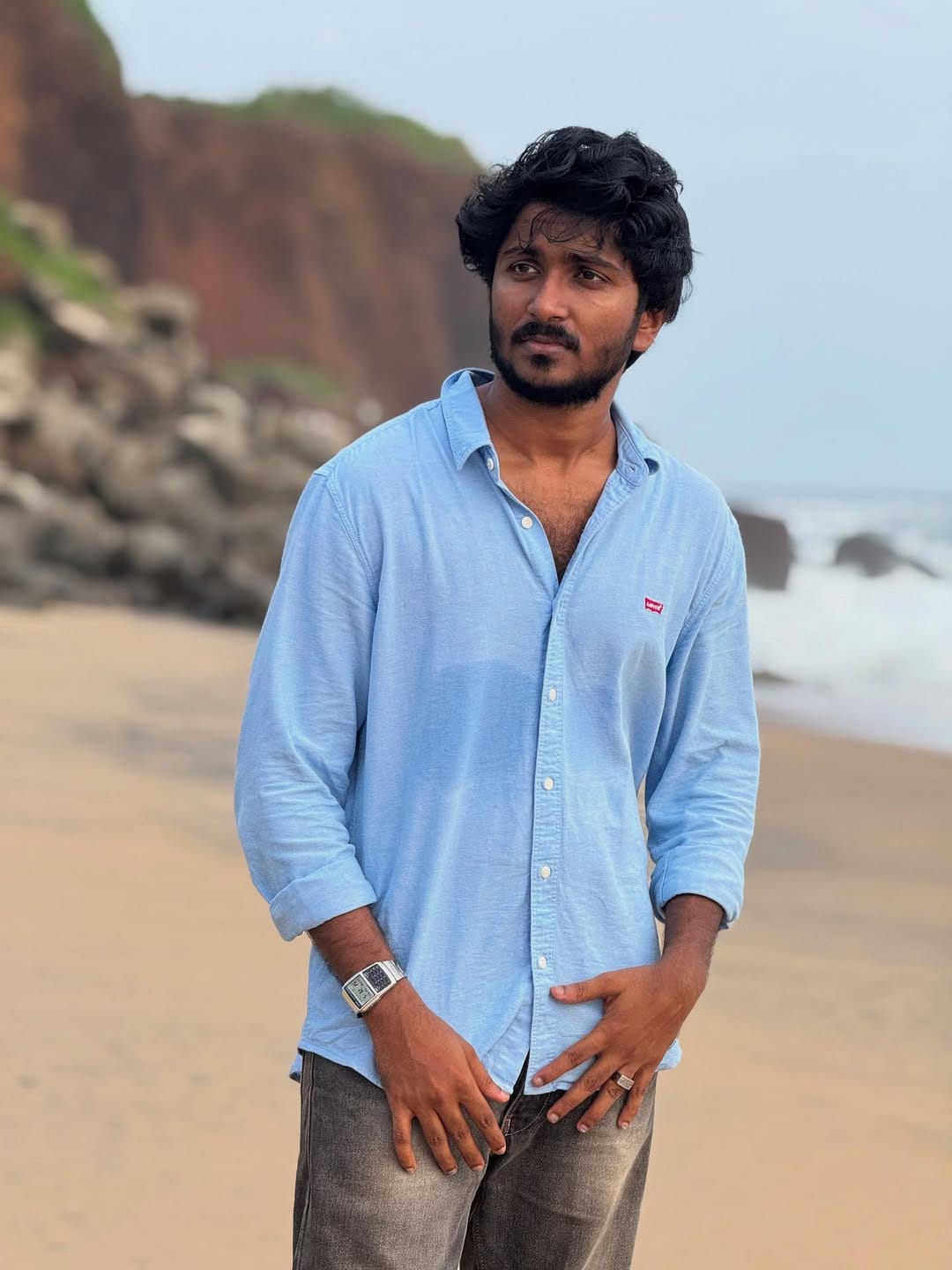 സംവിധായകനും ക്യാമറമാനും എല്ലാവരും പുതിയതാണ്. എല്ലാവര്‍ക്കും വേണ്ടിയാണ് ഈ പടമുണ്ടാക്കുന്നതെന്നും അദ്ദേഹം കൂട്ടിച്ചേര്‍ത്തു. പെണ്‍കുട്ടികള്‍ മാത്രമാണോ ആരാധകരായി ഉള്ളതെന്ന ചോദ്യത്തോടും ഹാഷിര്‍ പ്രതികരിക്കുന്നുണ്ട്. എല്ലാ പ്രായക്കാരായ ആളുകളും ഫാന്‍സായി ഉണ്ടെന്നും പെണ്‍കുട്ടികള്‍ മാത്രമല്ല ഉള്ളതെന്നും ഹാഷിര്‍ പറഞ്ഞു. 

