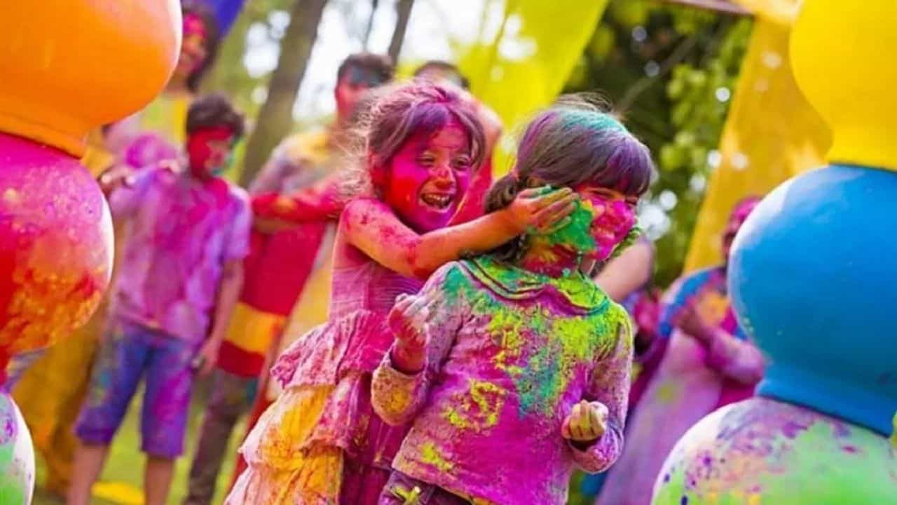 Holi 2026: ഹോളി ദിനത്തിൽ ലക്ഷ്മി പ്രീതി നേടാം! ഇതാ ലളിതമായ വഴികൾ
