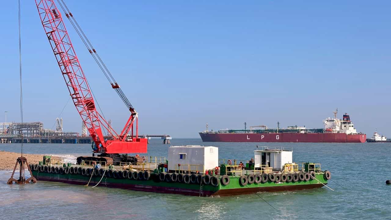 Hormuz Strait Tensions: പണമടയ്ക്കാതെ ഇന്ത്യ, പണമടച്ച് ചൈന.... എന്താണ് ഹോർമുസിലെ ടോൾ ബൂത്ത് ? ലോകം എണ്ണ- വാതക പ്രതിസന്ധിയിൽ