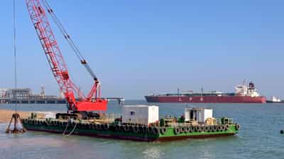 Hormuz Strait Tensions: പണമടയ്ക്കാതെ ഇന്ത്യ, പണമടച്ച് ചൈന.... എന്താണ് ഹോർമുസിലെ ടോൾ ബൂത്ത് ? ലോകം എണ്ണ- വാതക പ്രതിസന്ധിയിൽ Hormuz Strait Tensions: പണമടയ്ക്കാതെ ഇന്ത്യ, പണമടച്ച് ചൈന.... എന്താണ് ഹോർമുസിലെ ടോൾ ബൂത്ത് ? ലോകം എണ്ണ- വാതക പ്രതിസന്ധിയിൽ