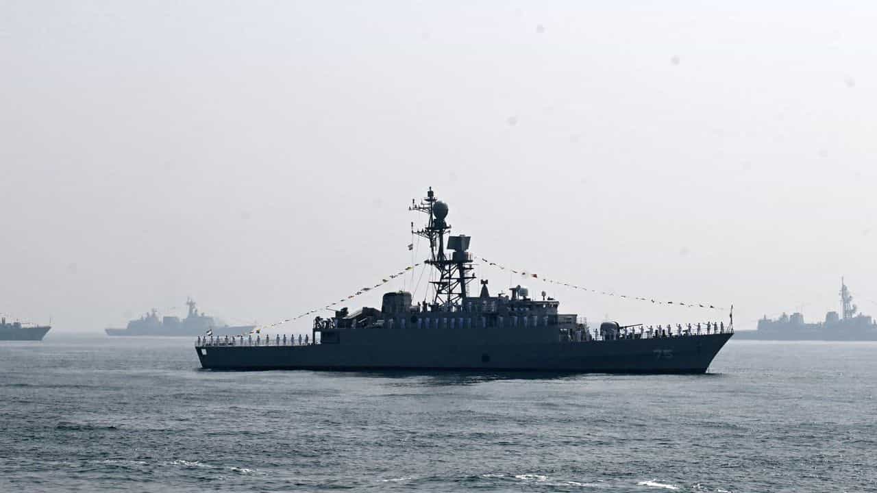 Israel-Iran Conflict: കൈപിടിച്ചുയര്‍ത്താന്‍ ഇന്ത്യ ഇറങ്ങി; യുഎസ് മുക്കിയ ഇറാനിയന്‍ കപ്പല്‍ രക്ഷിക്കാന്‍ നാവികസേനയും കളത്തില്‍