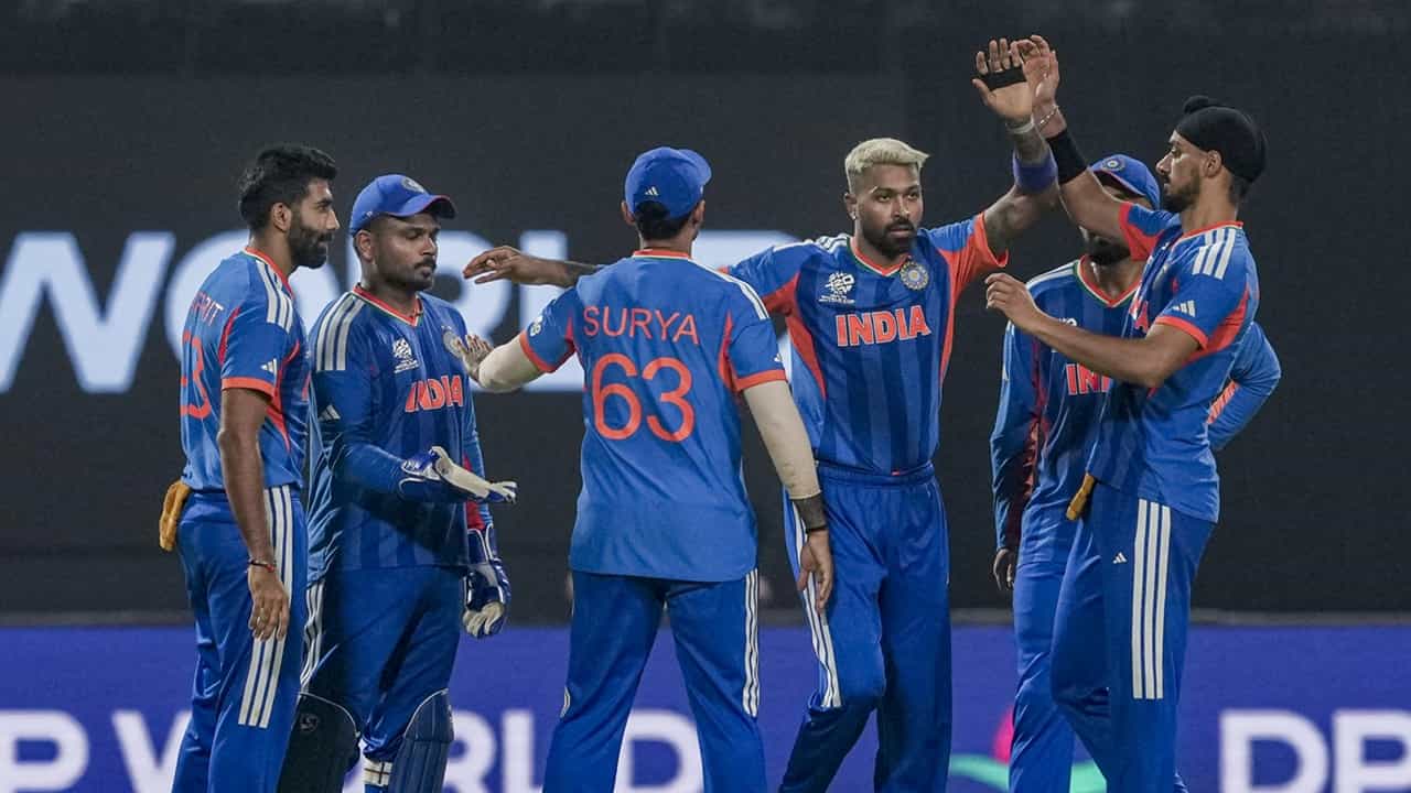 T20 World Cup 2026: ഇനി പോരാട്ടം വാങ്കഡെയില്; സഞ്ജു നേരിടേണ്ടത് ജോസേട്ടന്റെ ടീമിനെ; ഫൈനലിലേക്ക് ഒരു വിജയദൂരം മാത്രം T20 World Cup 2026: ഇനി പോരാട്ടം വാങ്കഡെയില്; സഞ്ജു നേരിടേണ്ടത് ജോസേട്ടന്റെ ടീമിനെ; ഫൈനലിലേക്ക് ഒരു വിജയദൂരം മാത്രം