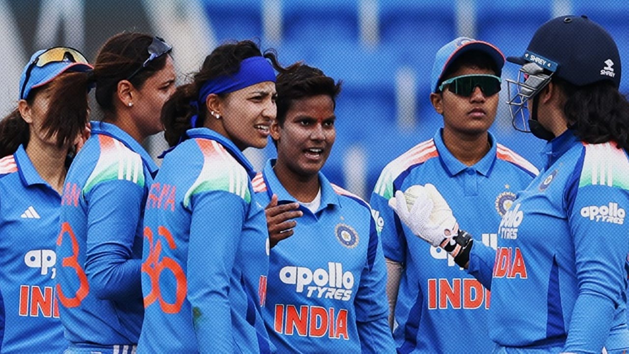 ഇന്ത്യയ്ക്കായി സ്‌നേഹ് റാണയും, എന്‍ ചരണിയും രണ്ട് വിക്കറ്റ് വീതവും, കാശ്‌വീ ഗൗതമും, രേണുക സിങും, ദീപ്തി ശര്‍മയും ഓരോ വിക്കറ്റ് വീതവും സ്വന്തമാക്കി. സ്‌നേഹ് റാണ ഓള്‍ റൗണ്ട് മികവ് പുറത്തെടുത്തു. 74 പന്തില്‍ 44 റണ്‍സെടുത്ത സ്‌നേഹ് റാണയായിരുന്നു ഇന്ത്യയുടെ ടോപ് സ്‌കോറര്‍  (Image Credits: Facebook).