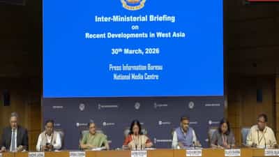 വളം ലഭ്യതയില്‍ ആശങ്ക വേണ്ട; പ്രവാസി ഇന്ത്യക്കാരുടെ സുരക്ഷയ്ക്ക് മുന്‍ഗണന; നടപടികള്‍ വിശദീകരിച്ച് കേന്ദ്രം