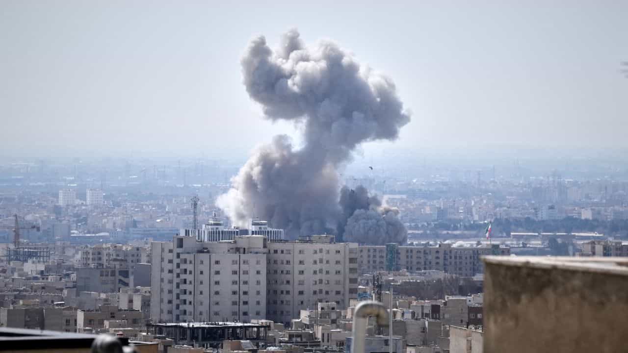 Iran-Israel Conflict: യുഎസ് ജെറ്റുകള് വെടിവെച്ചിട്ട് കുവൈറ്റ്; നന്ദിയുണ്ടെന്ന് അമേരിക്ക Iran-Israel Conflict: യുഎസ് ജെറ്റുകള് വെടിവെച്ചിട്ട് കുവൈറ്റ്; നന്ദിയുണ്ടെന്ന് അമേരിക്ക