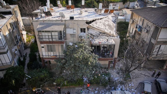 ഇറാന് ഇനി പരമോന്നത നേതാവ് ഉണ്ടാകില്ലേ? തെരഞ്ഞെടുപ്പ് കെട്ടിടം...