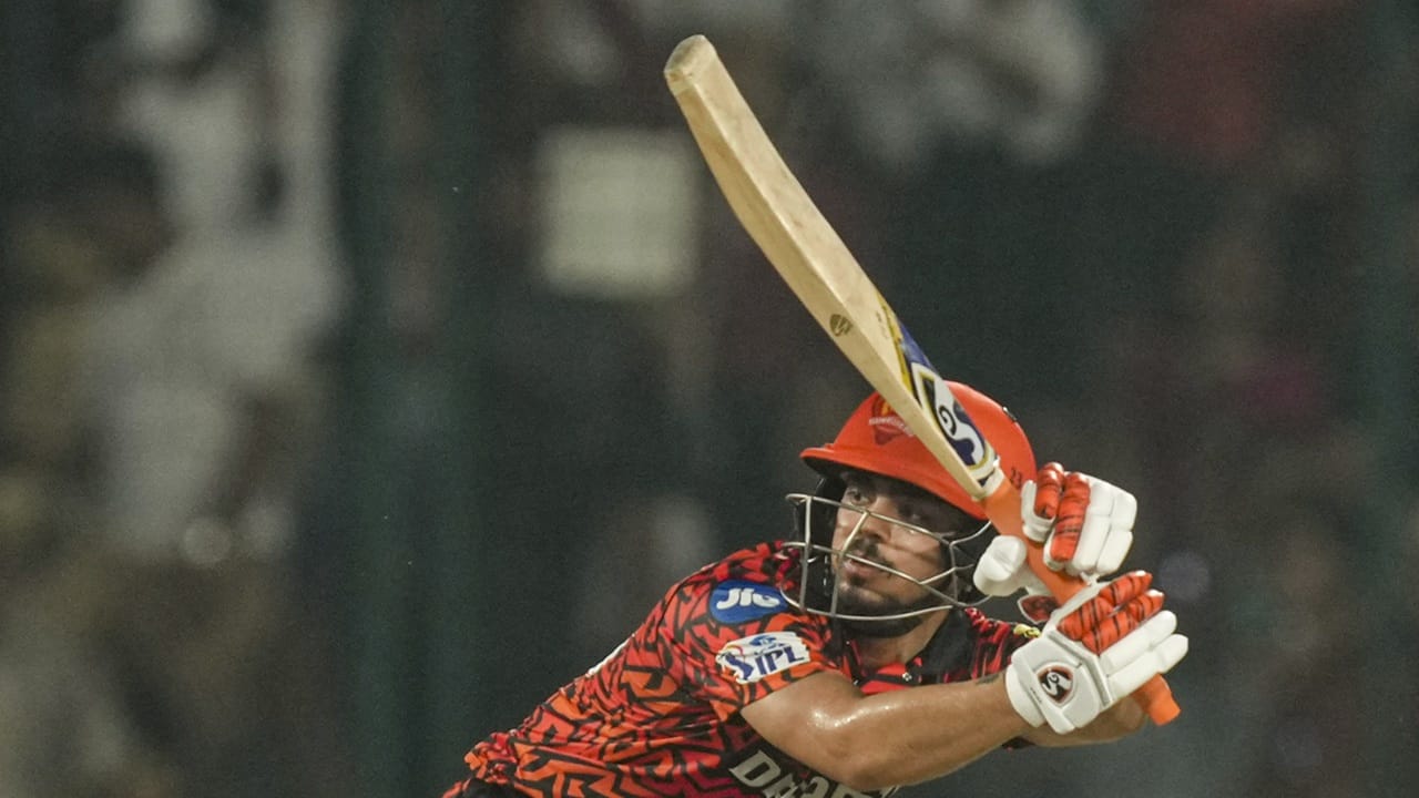 പരിഗണിക്കുന്ന പേരുകളില്‍ ഇഷാന്റെ പേരിനാണ് മുന്‍ഗണന. ന്യൂസിലന്‍ഡിനെതിരായ ടി20 പരമ്പരയിലും, ലോകകപ്പിലും താരം മിന്നും ഫോമിലായിരുന്നു. ഫൈനലില്‍ അര്‍ധ സെഞ്ചുറിയും നേടി  (Image Credits: PTI).