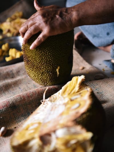 ചക്ക മുറിക്കാന്‍ അറിയാമോ? പശയാകാതെ ഇങ്ങനെ വേണം മുറിക്കാന്‍