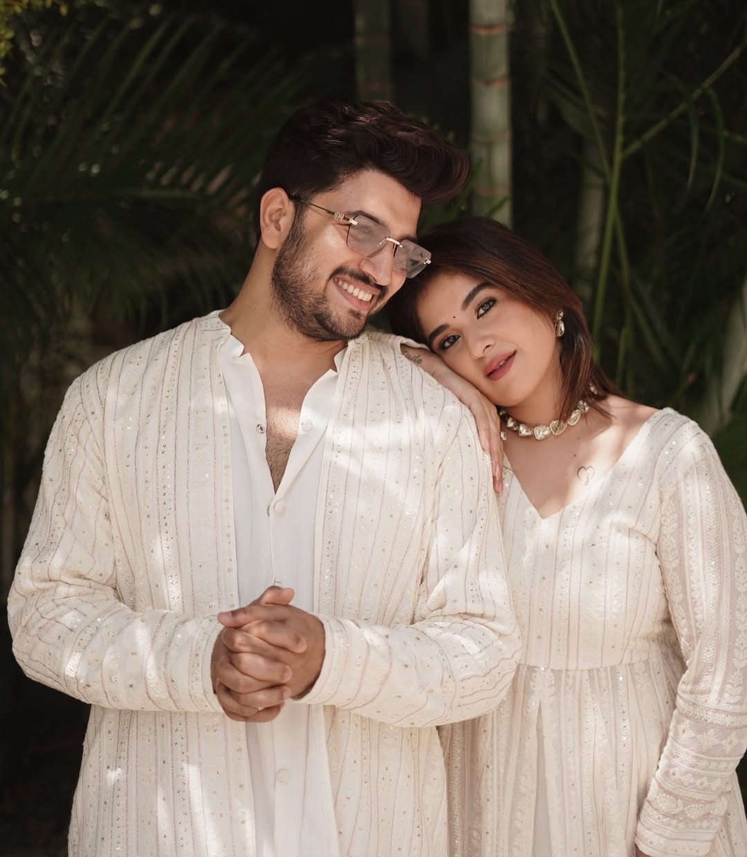 എന്നാല് ഇപ്പോള് ഇരുവരും തമ്മില് പിരിഞ്ഞുവെന്ന തരത്തിലുള്ള വാര്ത്തകളാണ് സമൂഹമാധ്യമങ്ങളില് ചര്ച്ചയാകുന്നത്. രണ്ടുപേരെയും ഒന്നിച്ച് കാണാത്തതാണ് ആരാധകരുടെ സംശയം ഇരട്ടിയാക്കുന്നത്. തനിച്ചുള്ള ഫോട്ടോകളും വീഡിയോകളും മാത്രമാണ് താരങ്ങള് തങ്ങളുടെ ഇന്സ്റ്റഗ്രാം പേജില് അപ്ലോഡ് ചെയ്യാറുള്ളത്.