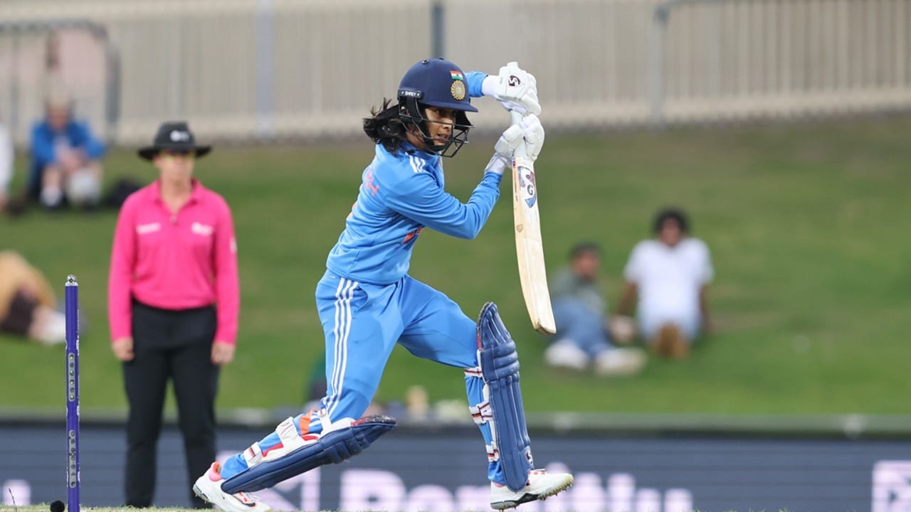 29 പന്തില്‍ 42 റണ്‍സെടുത്ത ജെമീമ റോഡ്രിഗസും മികച്ച പ്രകടനം പുറത്തെടുത്തു. മറ്റ് ഇന്ത്യന്‍ ബാറ്റര്‍മാര്‍ നിരാശപ്പെടുത്തി. നാല് വിക്കറ്റെടുത്ത അലാന കിങ് ഓസ്‌ട്രേലിയക്കായി തിളങ്ങി  (Image Credits: Facebook).