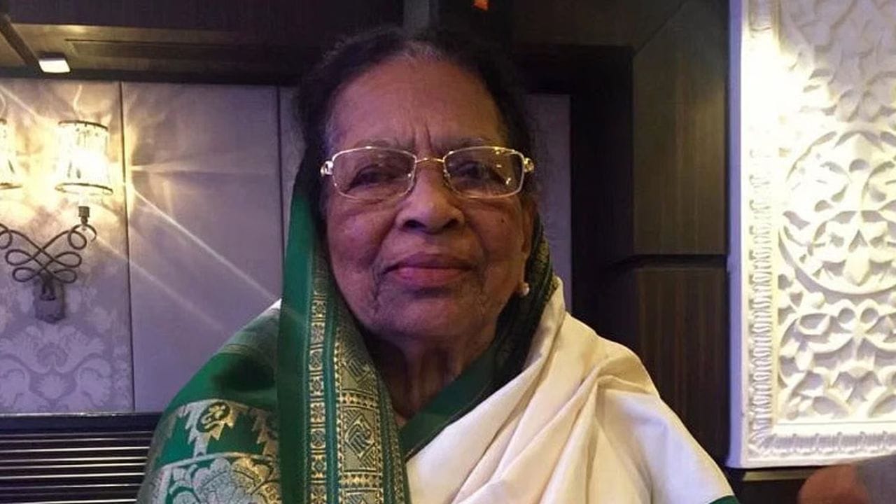 ജസ്റ്റിസ് എം ഫാത്തിമ ബീവി- ഇന്ത്യന്‍ സുപ്രീം കോടതിയിലെ ആദ്യ വനിതാ ജഡ്ജിയാണ് ഫാത്തിമ ബീവി. രാജ്യത്തെ ഉന്നത നീതിന്യായ സ്ഥാപനങ്ങളിലേക്ക് തിരഞ്ഞെടുക്കപ്പെടുന്ന ആദ്യ മുസ്ലിം വനിത എന്ന നേട്ടം കൂടി അവര്‍ക്ക് സ്വന്തം. 2023ല്‍ കേരള സര്‍ക്കാരിന്റെ രണ്ടാമത്തെ പരമോന്നത ബഹുമതിയായ കേരള പ്രഭ അവാര്‍ഡ് ഫാത്തിമ ബീവിയെ തേടിയെത്തിയിരുന്നു. 

