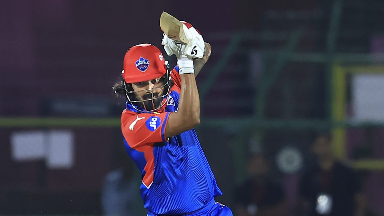 എല്ലാ വര്‍ഷവും ഡല്‍ഹി ക്യാപിറ്റല്‍സില്‍ ബാറ്റിങ് ഓര്‍ഡര്‍ ഒരു പ്രശ്‌നമാണെന്ന് ബദരീനാഥ് പറയുന്നു. പ്രത്യേകിച്ചും രാഹുലിന്റെ ബാറ്റിങ് ഓര്‍ഡറില്‍. ഓപ്പണറാകാനാണ് രാഹുല്‍ ആഗ്രഹിക്കുന്നതെന്ന് താന്‍ കരുതുന്നുവെന്നും ബദരീനാഥ് പറഞ്ഞു (Image Credits: PTI).