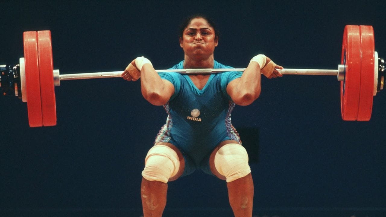 കര്‍ണം മല്ലേശ്വരി- 1975ലാണ് കര്‍ണം മല്ലേശ്വരിയുടെ ജനനം. ഒളിമ്പിക്‌സില്‍ മെഡല്‍ നേടുന്ന ആദ്യ ഇന്ത്യന്‍ വനിതയാണ് ഇവര്‍. 2000ല്‍ സിഡ്‌നിയില്‍ വെച്ച് നടന്ന ഒളിമ്പിക്‌സിലാണ് മല്ലേശ്വരിയുടെ ചരിത്രനേട്ടം. സ്‌നാച്ച് വിഭാഗത്തില്‍ 110 കിലോഗ്രാമും ക്ലീന്‍ ആന്‍ഡ് ജെര്‍ക്ക് വിഭാഗത്തില്‍ 130 കിലോഗ്രാമും ഉയര്‍ത്തി, വെങ്കല മെഡല്‍ നേടുകയായിരുന്നു.

