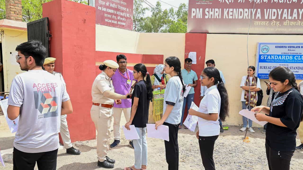 KVS Admissions 2026-27: കേന്ദ്രീയ വിദ്യാലയങ്ങളിൽ പ്രവേശനം ആരംഭിച്ചു; ഇപ്പോൾ അപേക്ഷിക്കാം, അവസാന തീയതി എന്ന് KVS Admissions 2026-27: കേന്ദ്രീയ വിദ്യാലയങ്ങളിൽ പ്രവേശനം ആരംഭിച്ചു; ഇപ്പോൾ അപേക്ഷിക്കാം, അവസാന തീയതി എന്ന്