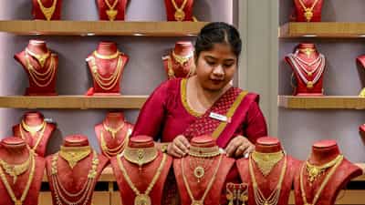 Gold Rate Today: പൊന്നിന് ഇന്നും വയ്യേ.. അതോ ​ഗമയോ? പെരുന്നാൾ ദിനത്തിലെ നിരക്ക് അറിയാം