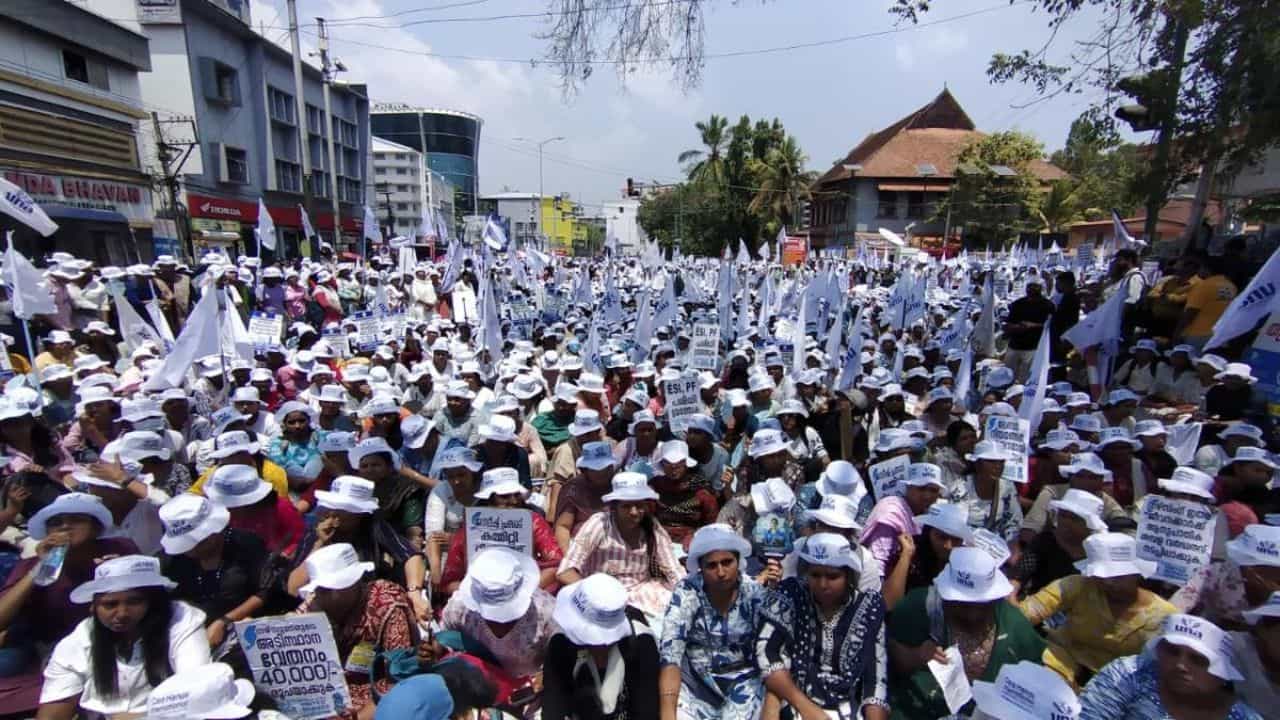 Kerala Nurses Strike: 40,000 രൂപ വേതനം അല്ലെങ്കിൽ ജോലിയില്ല; നഴ്സുമാർ തെരുവിലേക്ക്, ആശുപത്രികൾ പ്രതിസന്ധിയിൽ