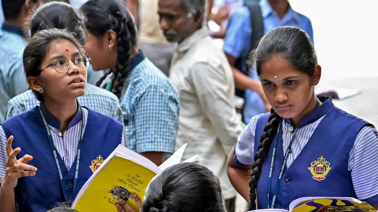 Kerala SSLC Exam 2026: എസ്എസ്എൽസി ഫിസിക്സ് പരീക്ഷ കുഴപ്പിച്ചോ?; ചോദ്യപേപ്പർ ഒന്ന് പരിശോധിച്ചാലോ