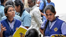 Kerala SSLC Exam 2026: എസ്എസ്എൽസി ഫിസിക്സ് പരീക്ഷ കുഴപ്പിച്ചോ?; ചോദ്യപേപ്പർ ഒന്ന് പരിശോധിച്ചാലോ...