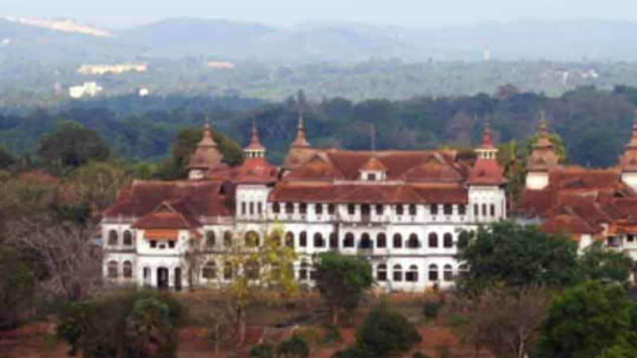 Kowdiar Palace Theft: കവടിയാർ കൊട്ടാരത്തിൽ നിന്നും 2 കോടിയുടെ ആഭരണങ്ങൾ മോഷണം പോയി