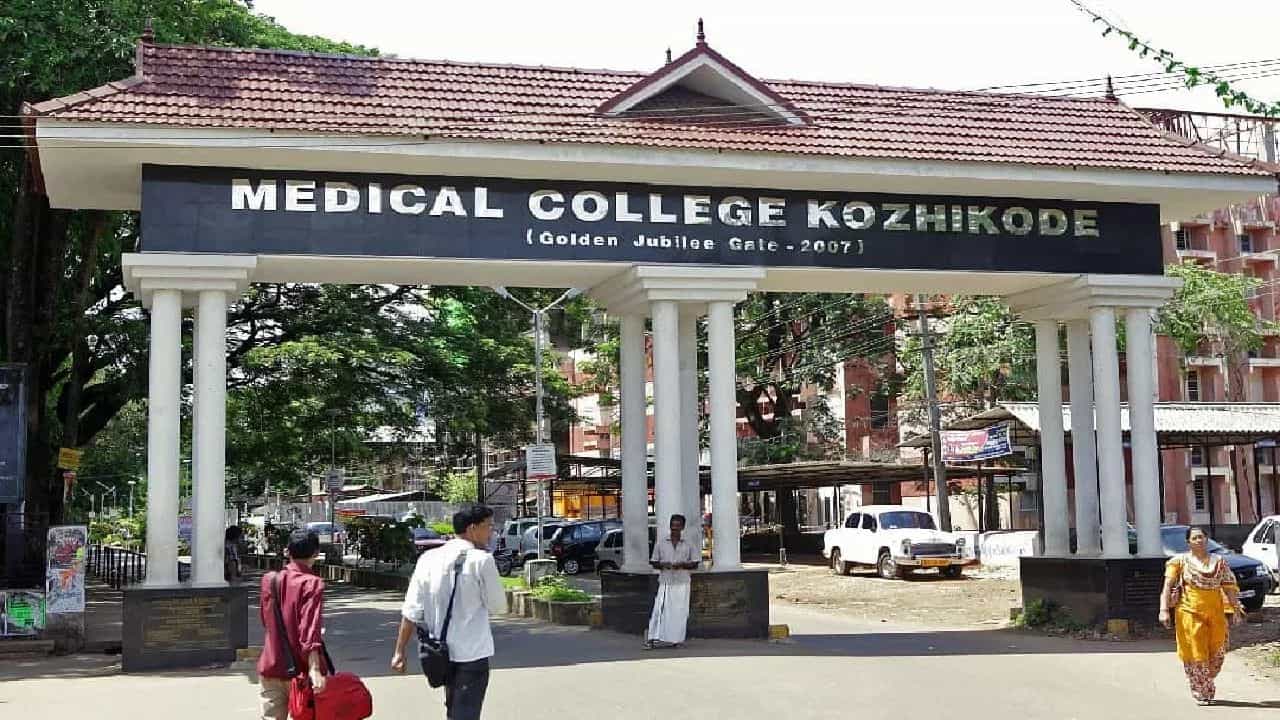 കോഴിക്കോട് ഓലപ്പടക്കം പൊട്ടി വിദ്യാര്ത്ഥിയുടെ കൈക്ക് ഗുരുതര പരിക്ക് കോഴിക്കോട് ഓലപ്പടക്കം പൊട്ടി വിദ്യാര്ത്ഥിയുടെ കൈക്ക് ഗുരുതര പരിക്ക്