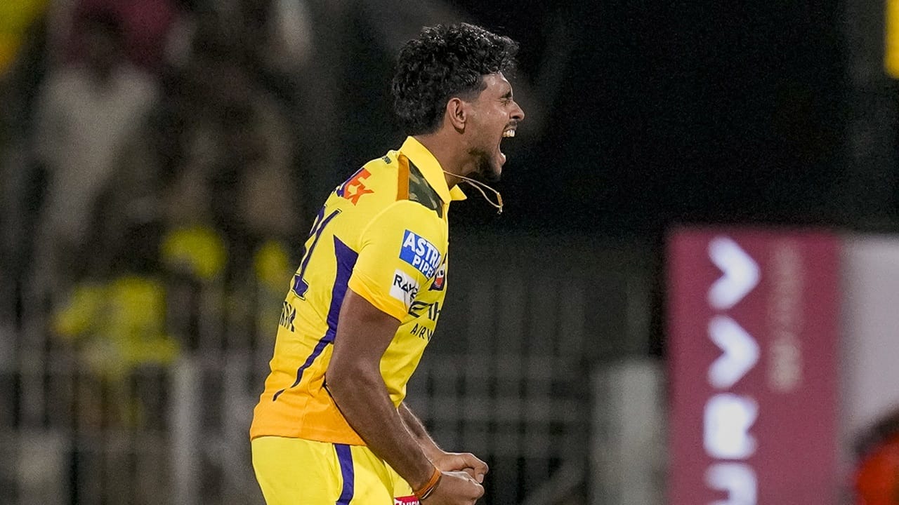 കെകെആറിന്റെ പ്രീ സീസണ്‍ പത്രസമ്മേളനത്തിനിടെയാണ് അഭിഷേക് പതിരണയെക്കുറിച്ച് പറഞ്ഞത്. ശ്രീലങ്കന്‍ ക്രിക്കറ്റ് ബോര്‍ഡിന്റെ മേല്‍നോട്ടത്തിലാണ് പതിരണ ഫിറ്റ്‌നസ് വീണ്ടെടുക്കാന്‍ ശ്രമിക്കുന്നത്. ഏപ്രില്‍ പകുതിയോടെ താരം ഫിറ്റ്‌നസ് വീണ്ടെടുക്കുമെന്നാണ് തങ്ങള്‍ക്ക് ലഭിച്ച വിവരമെന്നും അഭിഷേക് വ്യക്തമാക്കി. ഇത്രയും കാര്യങ്ങളെ ഇപ്പോള്‍ അറിയാവൂവെന്നും അദ്ദേഹം പറഞ്ഞു (Image Credits: PTI).