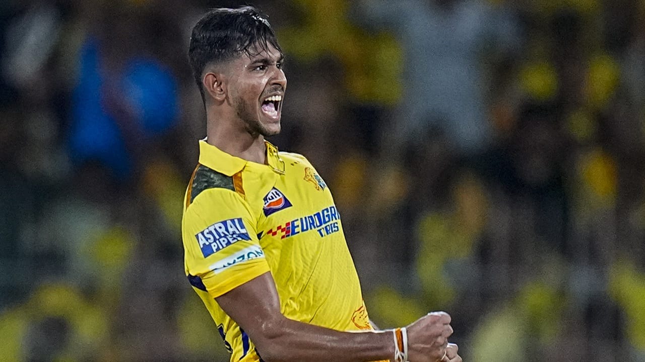 പതിരണയുടെ പരിക്ക് കൊല്‍ക്കത്തയ്ക്ക് തിരിച്ചടിയാണ്. പരിക്കുകള്‍ ഏറ്റവും കൂടുതല്‍ വലച്ച ടീമായി കൊല്‍ക്കത്ത മാറി. ബൗളര്‍മാരാണ് പരിക്കിന്റെ പിടിയിലുള്ളത്. ഹര്‍ഷിത് റാണ, ആകാശ് ദീപ് എന്നിവര്‍ പരിക്ക് മൂലം സീസണില്‍ നിന്ന് പുറത്തായി (Image Credits: PTI).