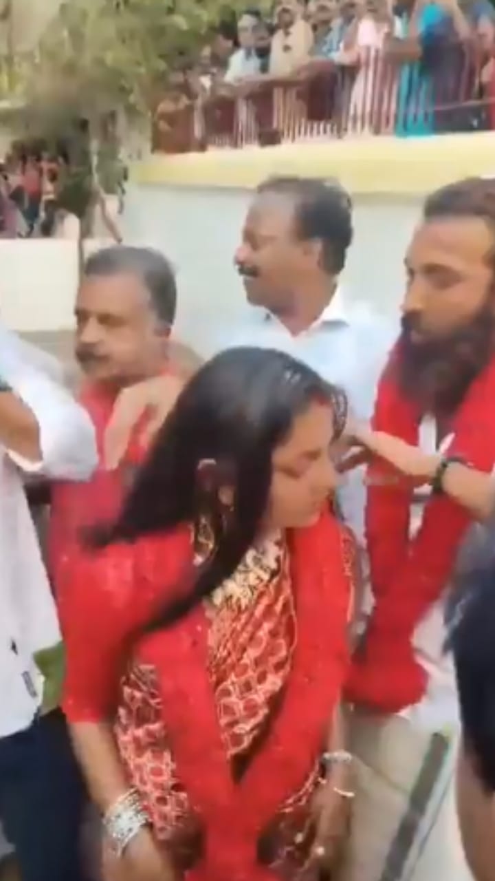 മൊണാലിസ ഒടുവിൽ കേരളത്തിൽ വിവാഹിതയായി