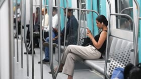 മെട്രോ എത്തും, പക്ഷേ റേഞ്ച് എത്തില്ല; മുംബൈ 'അക്വാ ലൈനില്‍'