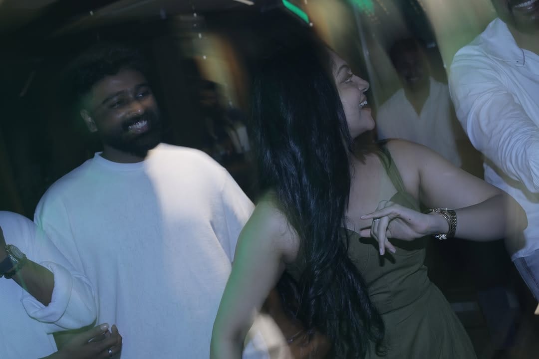 എന്നാല്‍ ഇരുവരും ഇതില്‍ പ്രതികരിച്ചിട്ടില്ല. എന്നായിരിക്കും വിവാഹമുണ്ടോ അല്ലെങ്കില്‍ പ്രണയത്തിലാണോ എന്ന കാര്യം അഹാനയും നിമിഷും സമ്മതിക്കാത്തതിന്റെ പരിഭവവും ആരാധകര്‍ക്കുണ്ട്. വിവാഹക്കാര്യം അഹാനയുടെ അമ്മ സിന്ധു വൈകാതെ തന്റെ യൂട്യൂബ് ചാനലിലൂടെ പുറത്തുവിടുമെന്ന പ്രതീക്ഷയിലാണ് അവര്‍. 

