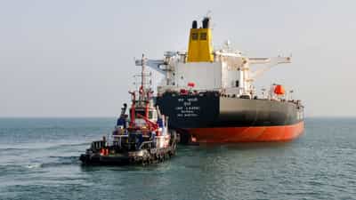 Indian Oil: സഹായഹസ്തം നീട്ടി ഇന്ത്യ; ബംഗ്ലാദേശിലേക്ക് 7,000 ടണ് ഡീസല് അയച്ചു Indian Oil: സഹായഹസ്തം നീട്ടി ഇന്ത്യ; ബംഗ്ലാദേശിലേക്ക് 7,000 ടണ് ഡീസല് അയച്ചു