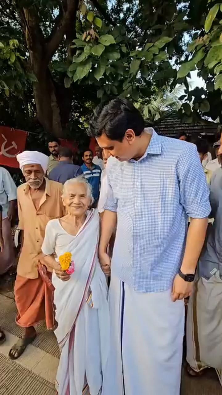 സ്‌നേഹമുത്തം; മുഹമ്മദ് റിയാസിന്റെ തിരഞ്ഞെടുപ്പ് പ്രചാരണത്തിലെ കാഴ്ചകള്‍