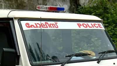 വൈറലാകാൻ പാതിരാത്രി സെമിത്തേരിയിലെ കല്ലറയ്ക്ക് മുകളിലിരുന്ന് ലഹരി ഉപയോഗവും റീൽസ് എടുക്കലും! യുവാക്കൾക്കെതിരെ കേസ്